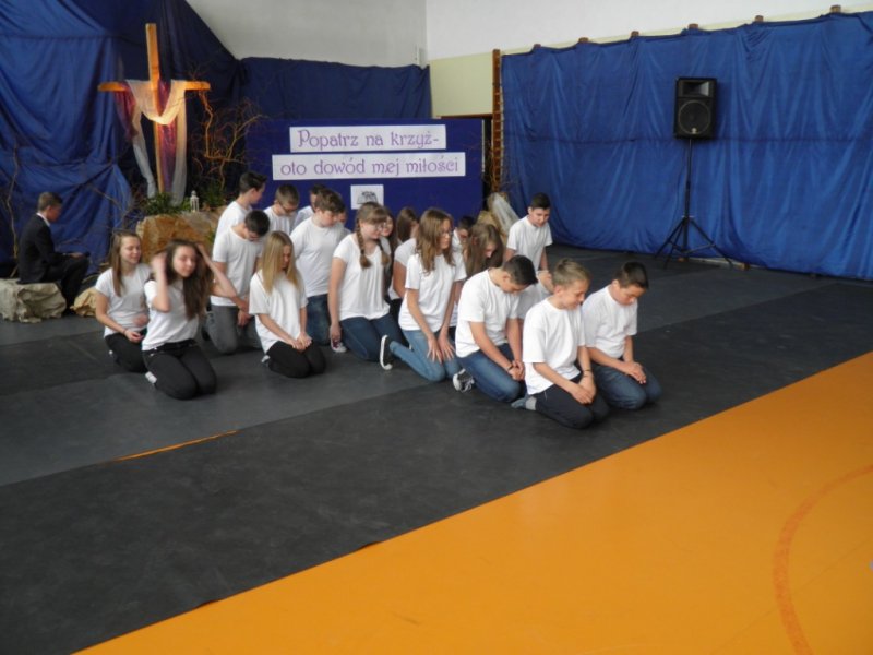 Popatrz na krzyż - misterium wielkanocne